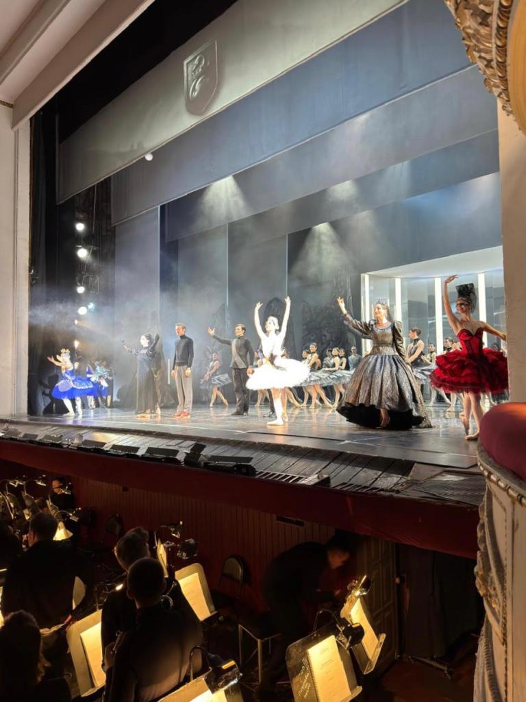 Лебединое озеро.jpg